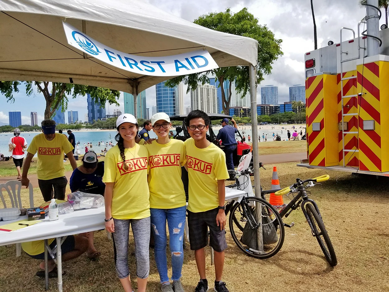 med students volunteering